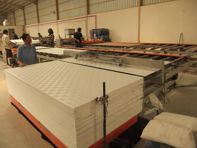 Высокоскоростная производственная линия плитки потолка гипса с автоматической навалочной машиной доски