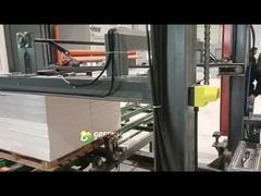 Операция по упаковке всей стопки гипсокартонных потолочных плит