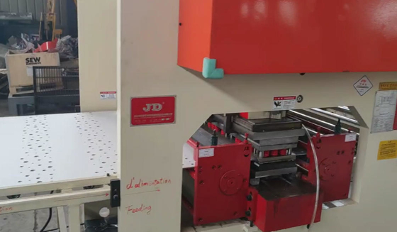 Легко эксплуатировать гидравлическую машину для прессы MDF Парка Панчатка