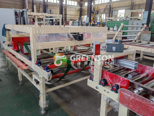 Хорошая цена. Автоматическая ламинирующая машина для гипсовой доски из ПВХ с размером доски 600*600 мм, управлением ПЛК и годовой гарантией онлайн