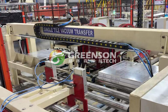 Хорошая цена. Автоматическая машина для ламинирования гипсовых досок со скоростью ламинирования 15 м/мин и эффективной шириной 1300 мм для плит из гипсового потолка с ламинированным ПВХ онлайн