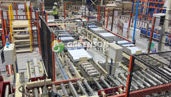 Хорошая цена. Полностью автоматическая ламинирующая машина со скоростью ламинирования 15 м/мин и автоматическим подачей доски для резки гипсовых ложных потолков онлайн