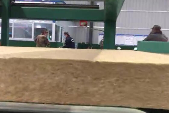 Хорошая цена. Автоматическая линия по производству каменной шерсти с шириной доски 1200-2400 мм 80-200 кг/м3 Плотность и зарубежная поддержка инженеров онлайн